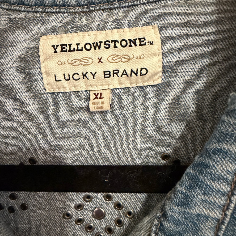 Yellowstone X Lucky Brand Light Blue Women’s Denim Shirt. Size XL - Picture 2 of 5